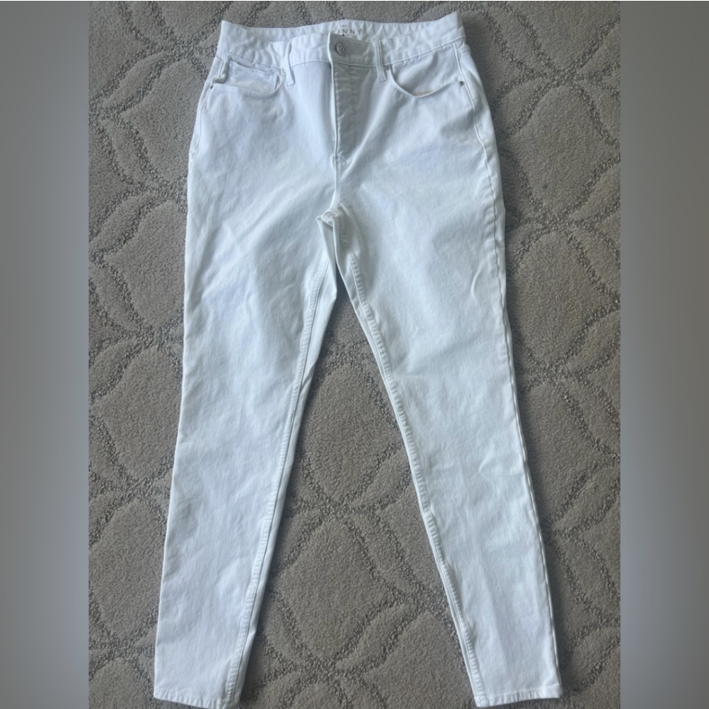White House Black Market Size 8L Skinny